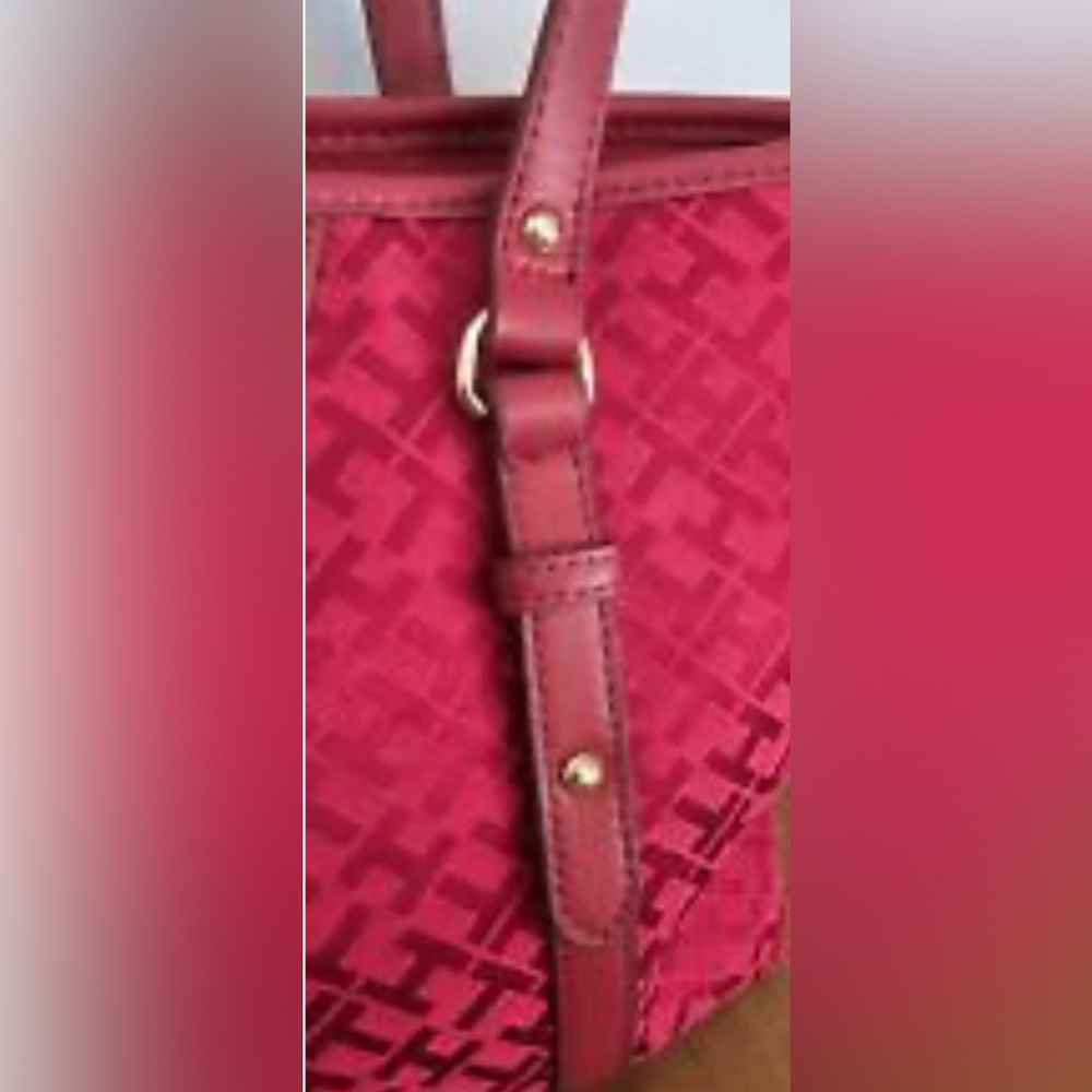Tommy Hilfiger Red Textured Tote Bag, Gold Accents excellent condition NWOT - Picture 3 of 7